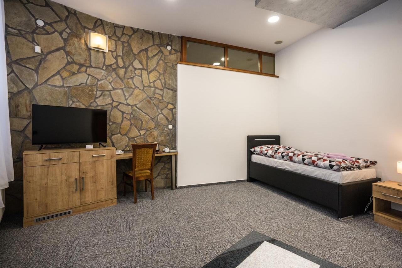 Hotel Somka Drienica エクステリア 写真