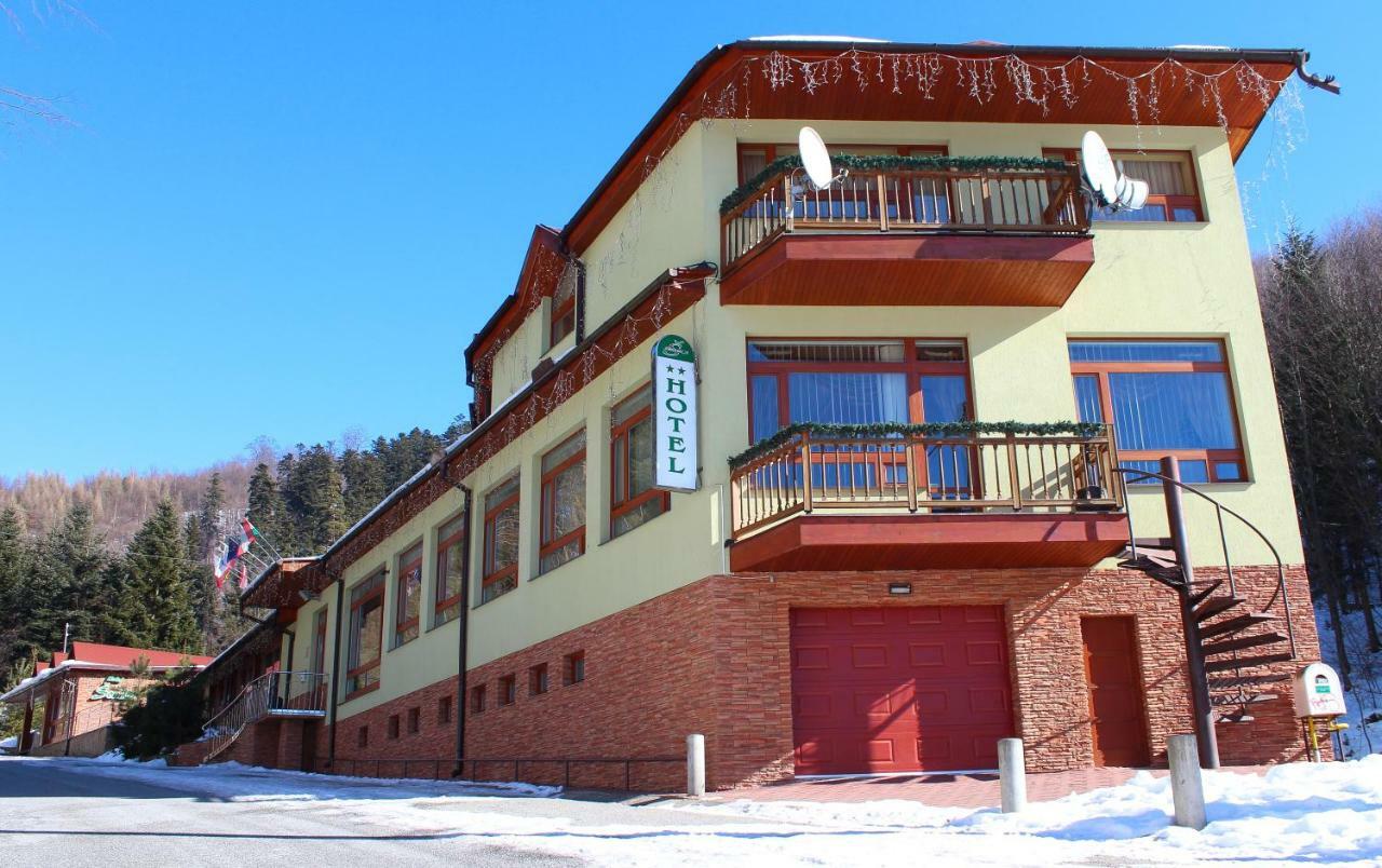Hotel Somka Drienica エクステリア 写真