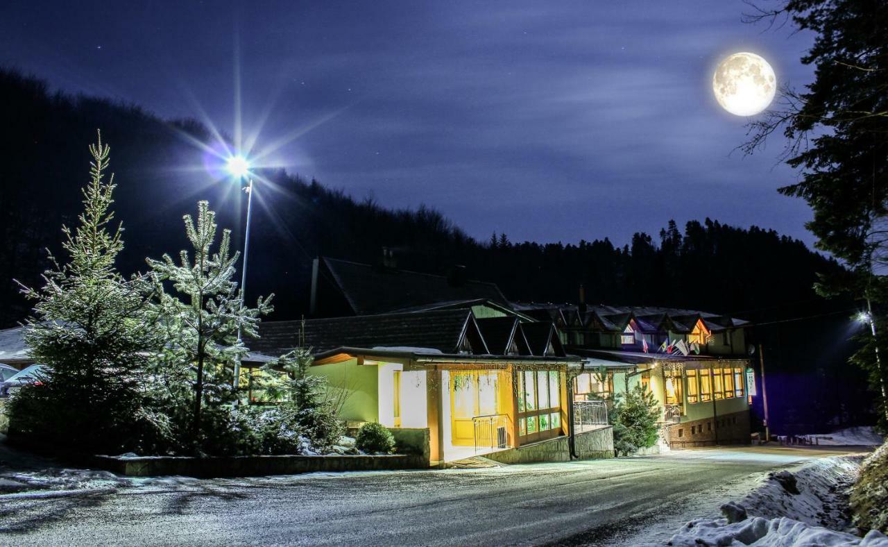 Hotel Somka Drienica エクステリア 写真